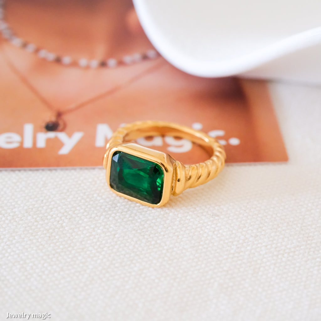 Chunky baguette emerald