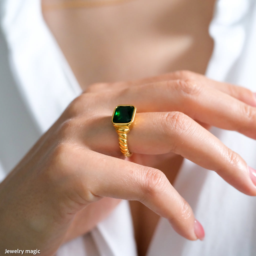Chunky baguette emerald ring, Rectangle synthetic emerald ring, Chunky gold green stone ring, Gifts for her