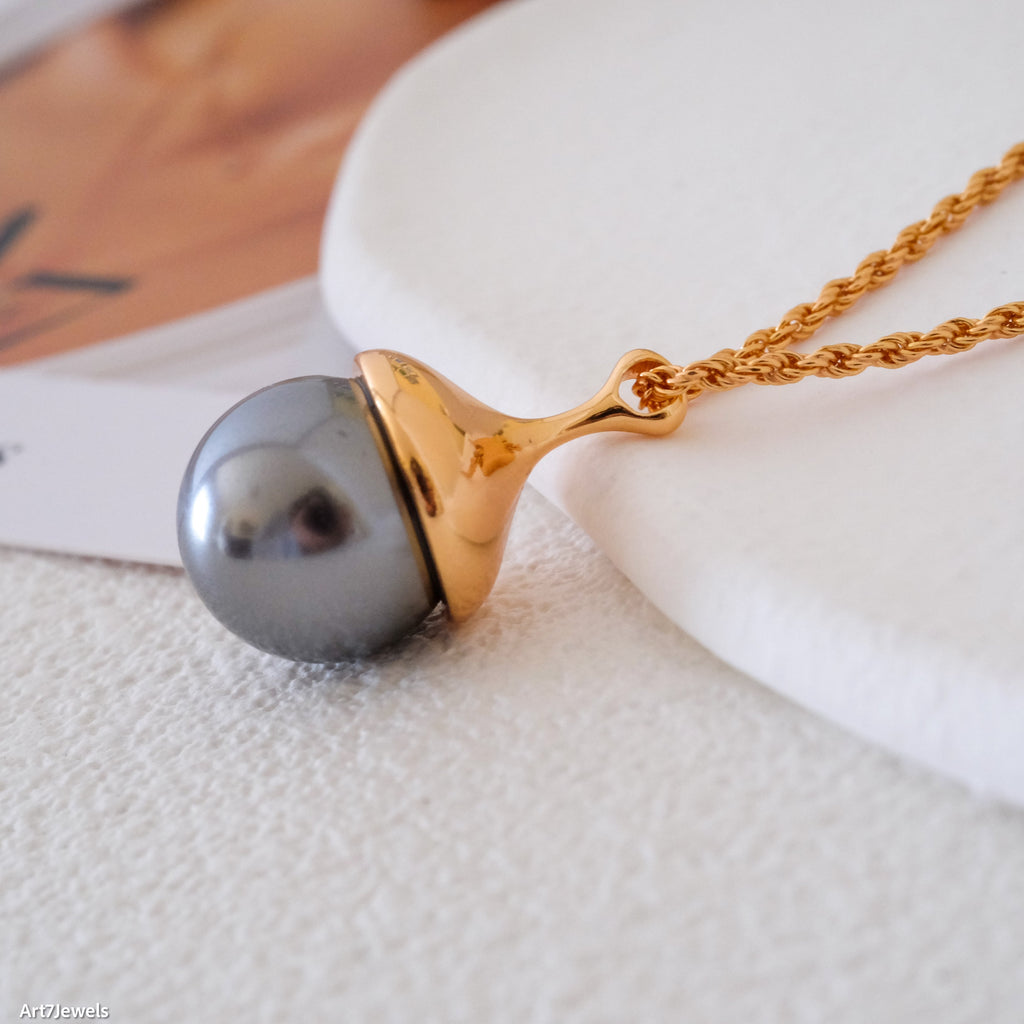 Black pearl necklace