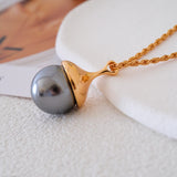 Black pearl necklace