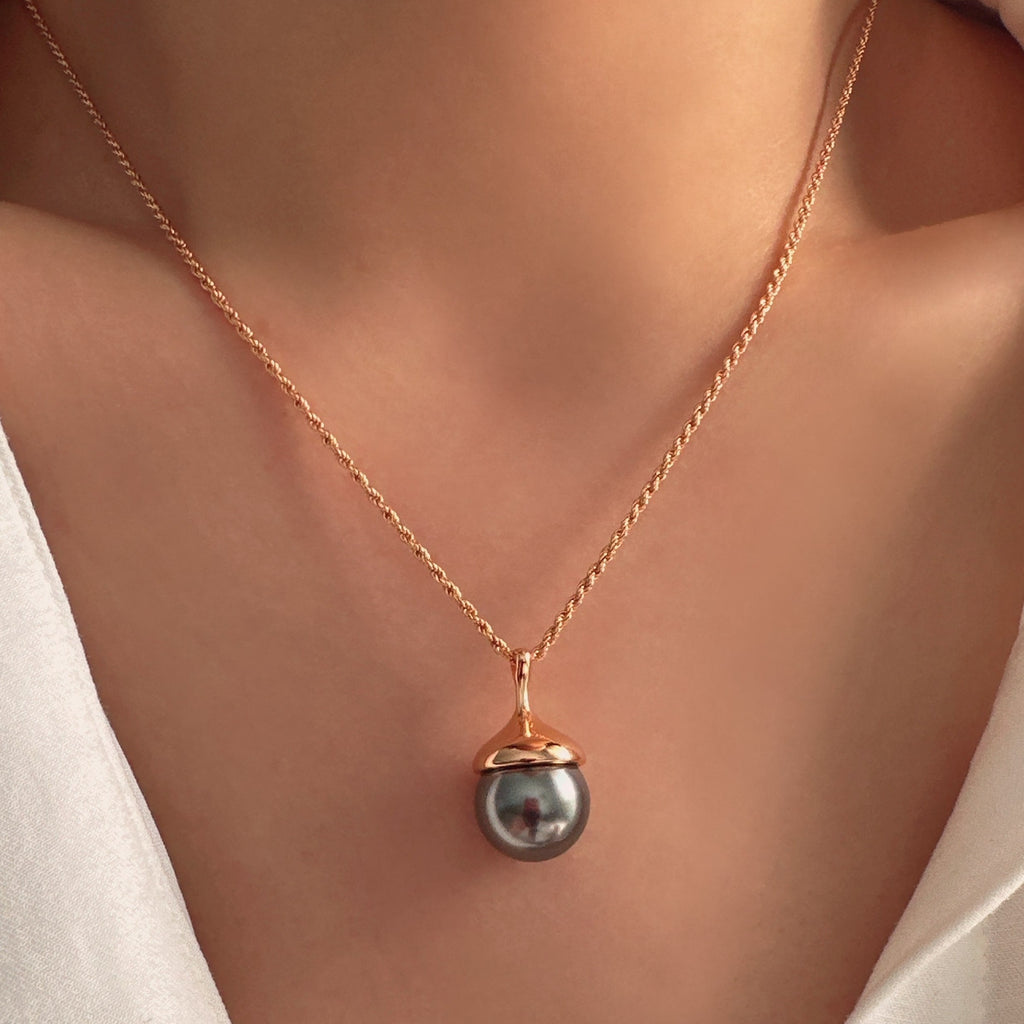 Black pearl necklace