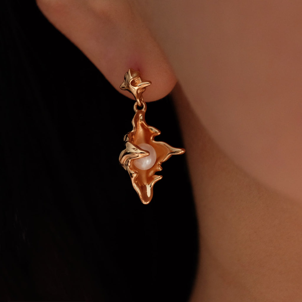 18k gold Conch earrings with freshwater pearls, Seashell earrings