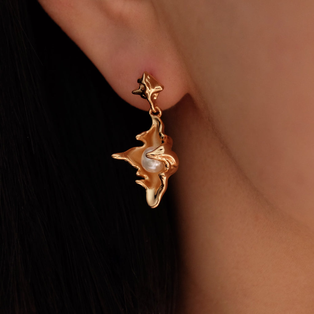 18k gold Conch earrings with freshwater pearls, Seashell earrings