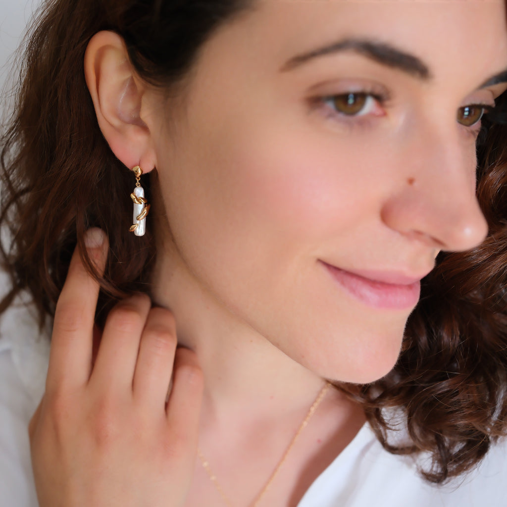 Dainty irregular baroque pearls earrings, Pearls Dangle Earrings, Bridesmaid gifts, Silver earrings, Gifts for mom