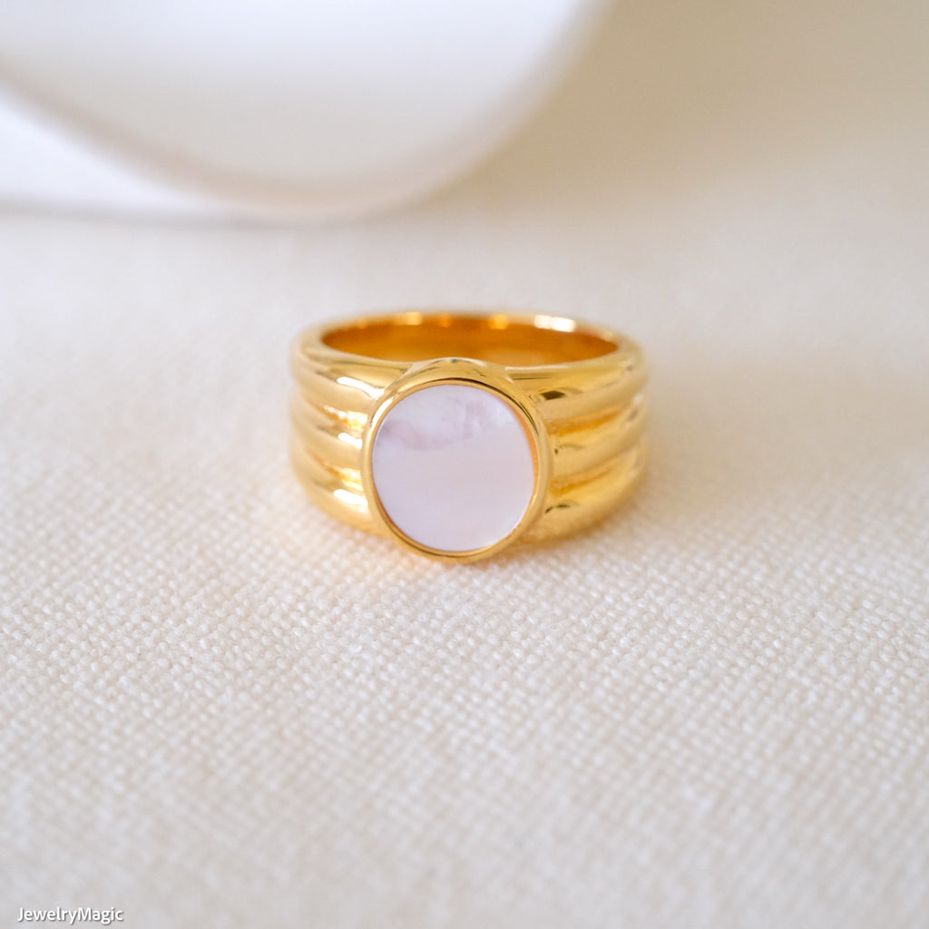 Chunky Gold mother of pearl ring