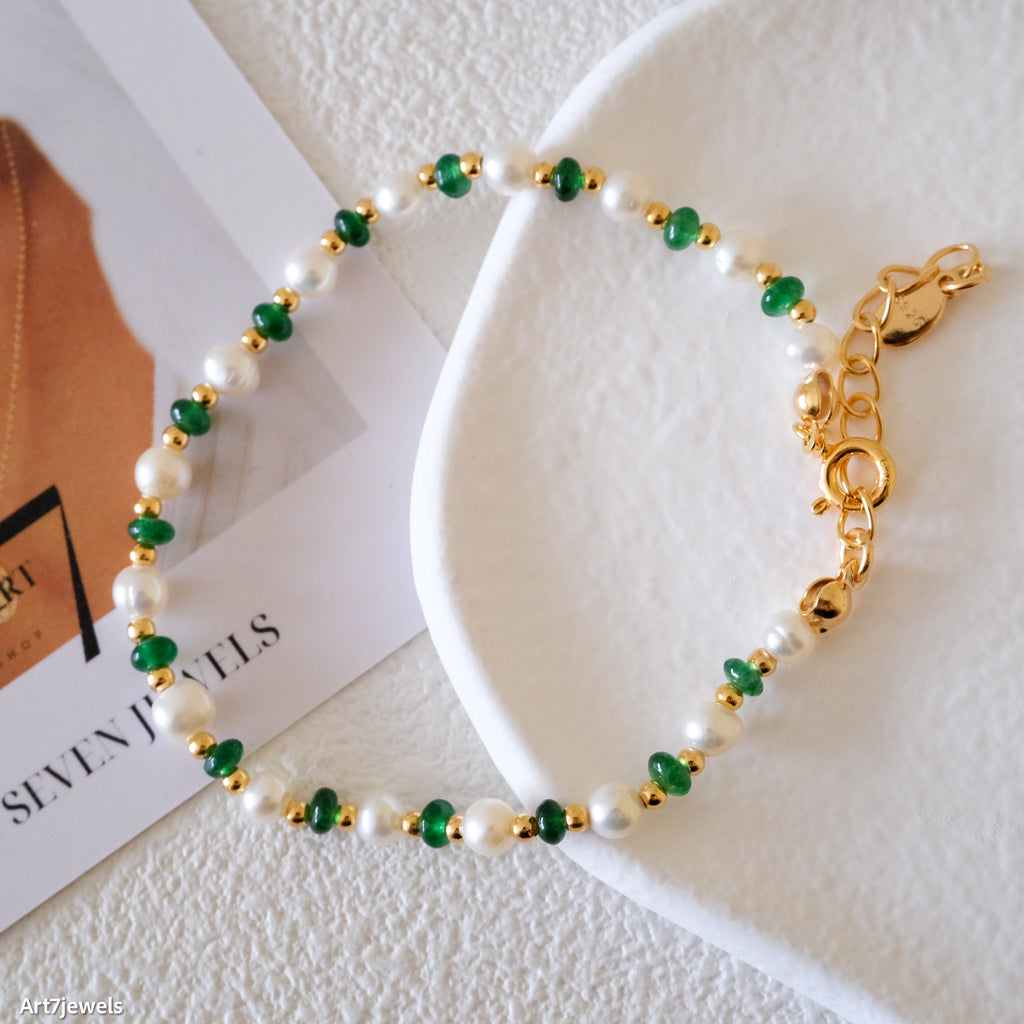 Dainty emerald & pearl beaded bracelet, Green emerald, freshwater pearls and gold beads bracelet, 925 silver bracelet , Gifts for sister