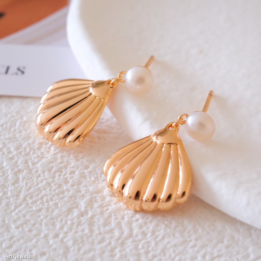 shell and pearl earrings, Mermaid earrings, Seashell earrings, Beach earrings, Freshwater pearl earrings, Gifts for her