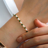 Dainty emerald & pearl beaded bracelet