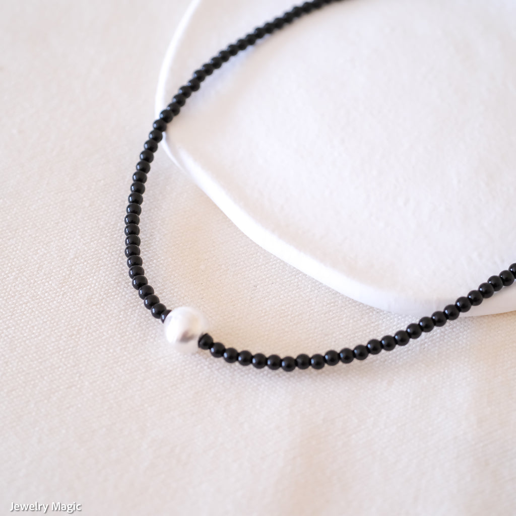 Minimalist black onyx beaded necklace, Onyx choker, Black and white beads necklaces, Gifts for sister, Gifts for her