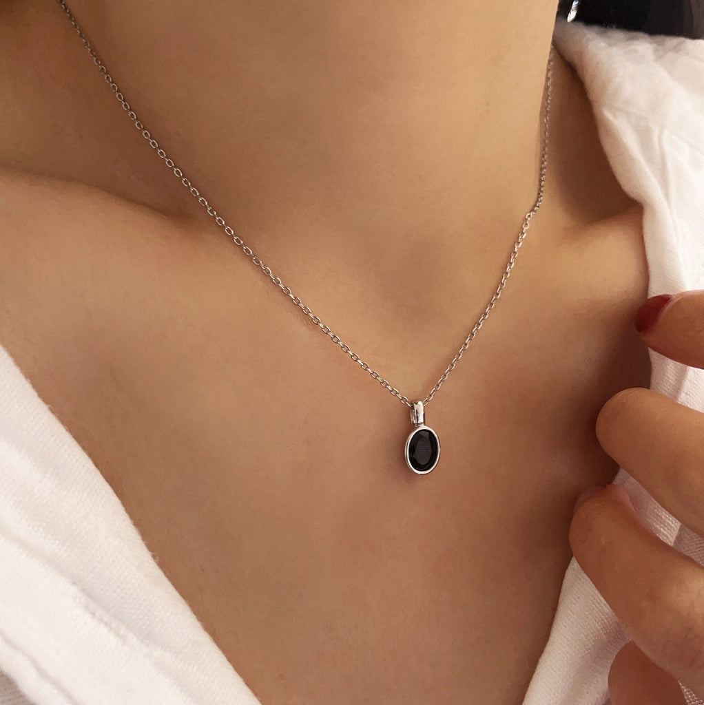 Mini black onyx necklace