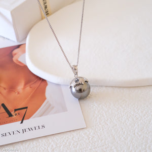 Tahiti black pearl necklace